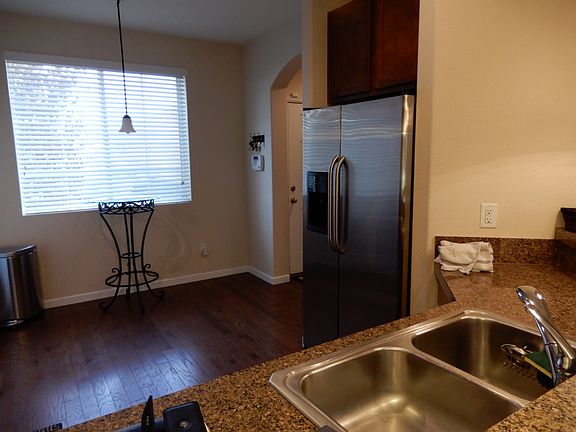 3rd image of 12749 Ivanhoe St