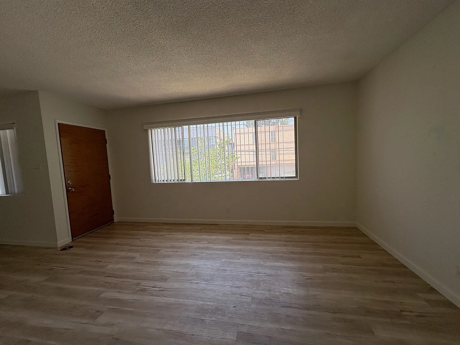 1 bed, 900 sqft, $1,900 — Photo 3