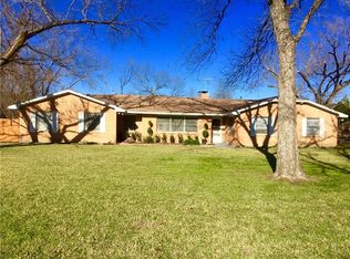 10 Chelsea Dr, Edgecliff Village, TX 76134