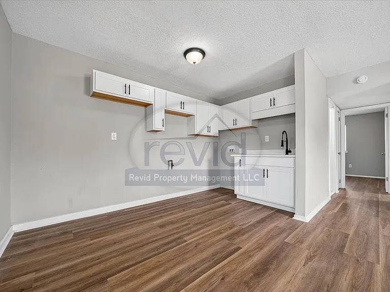 708 Hastings — Photo 42