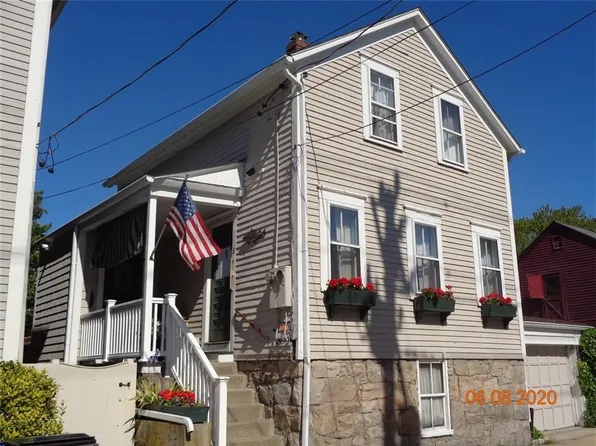 8 3rd St, Newport, RI 02840