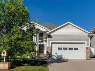 47 E Webster Dr, Red Deer, AB T4N 7G4