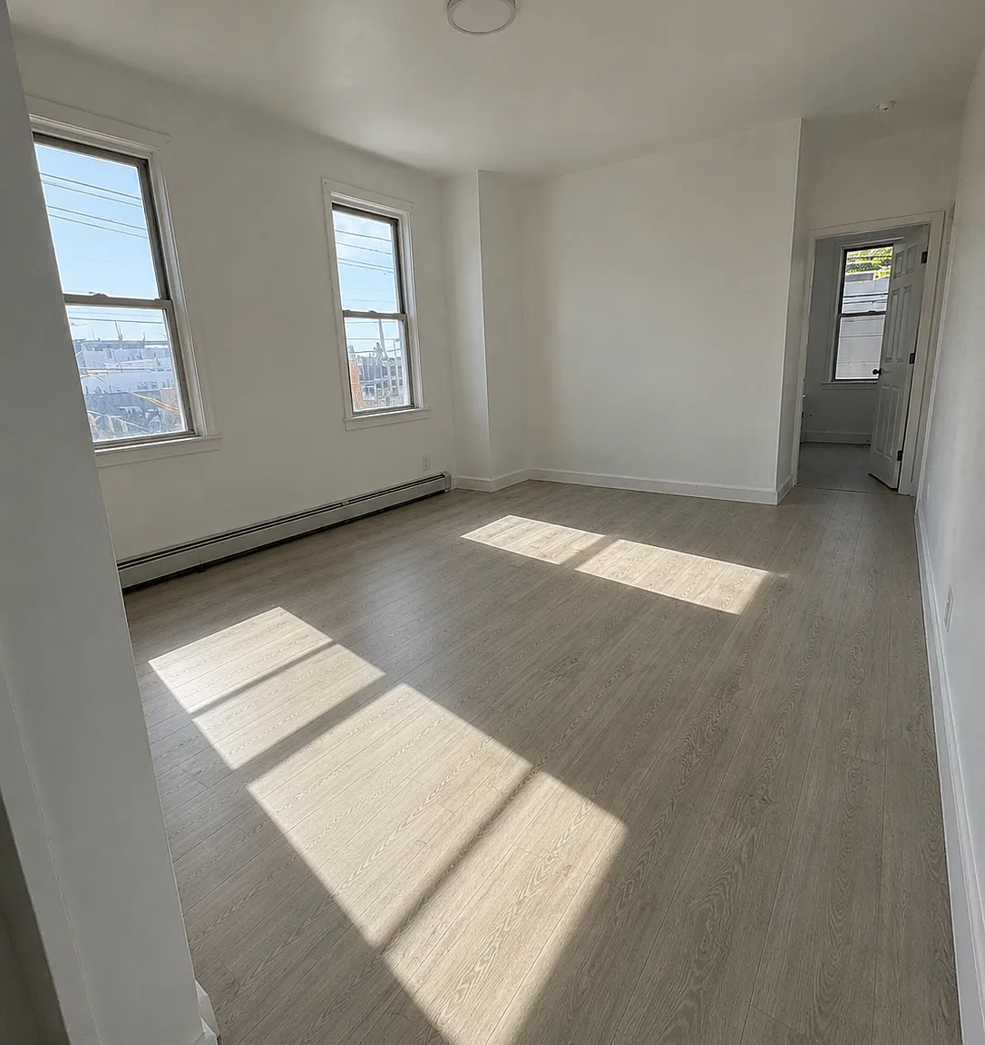 5 bed, 1000 sqft, $4,000 — Photo 2
