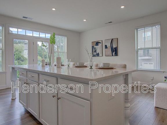 4th image of 112 Judson Ave