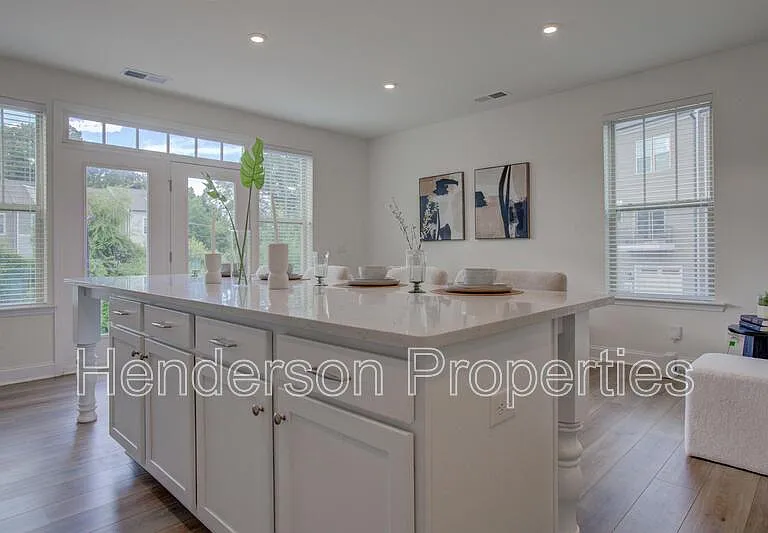 112 Judson Ave — Photo 3