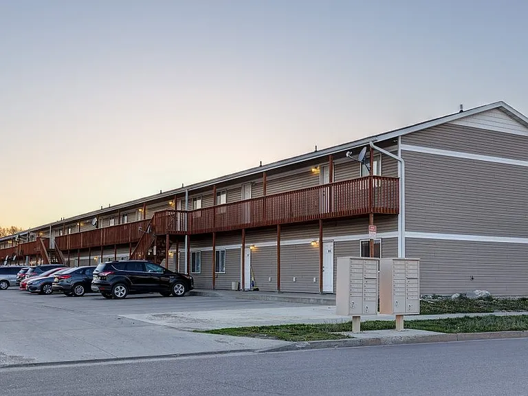 Pineview Apartments — Photo 17