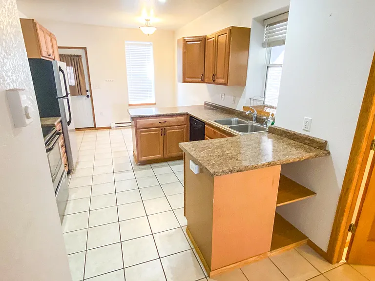 1301 E 2nd St #2 — Photo 8