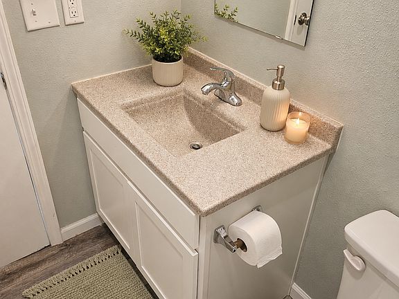 4th image of 2400 Northwestern Ave #080effba7