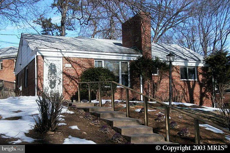 8507 Leonard Dr — Photo 2