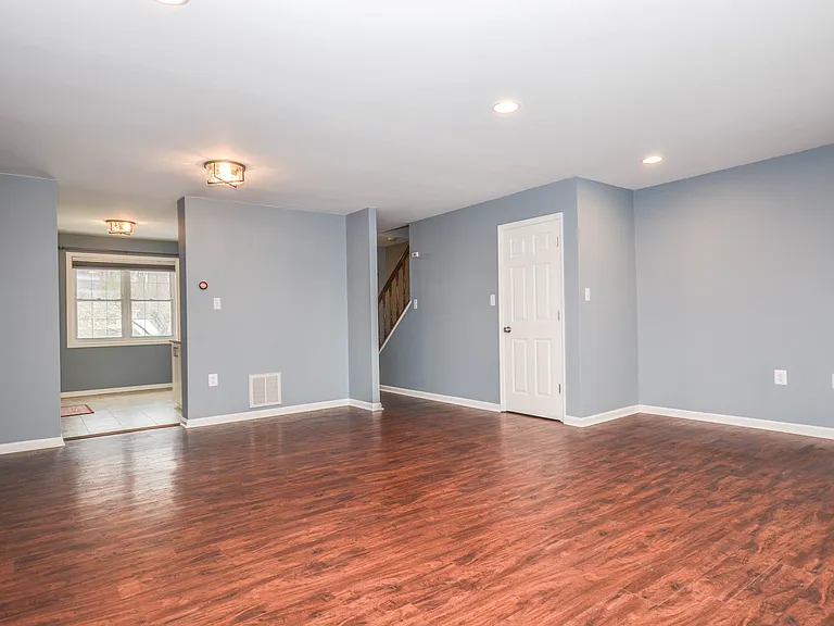 752 College Pkwy #7 — Photo 4