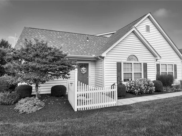 127 Village Ct, Columbiana, OH 44408