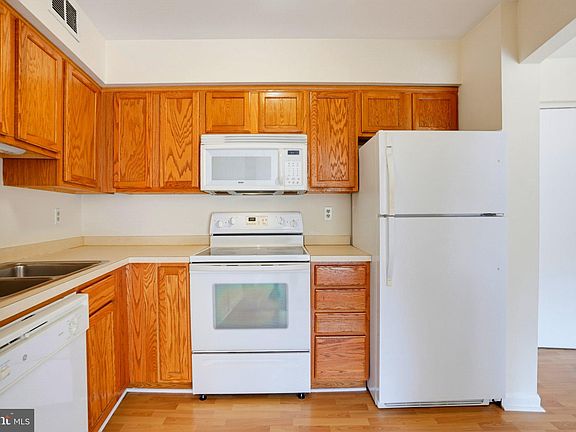 4th image of 5800 Royal Ridge Dr Suite T