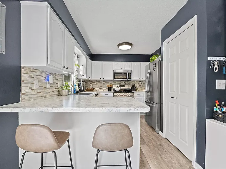 2226 Bluewater Trl — Photo 8