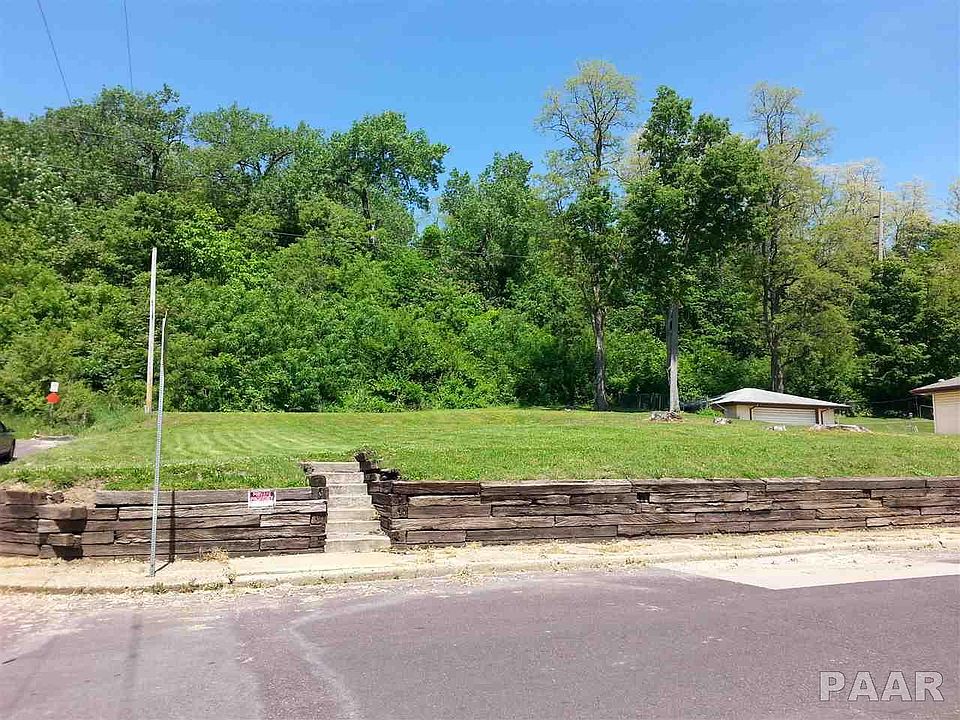 2nd image of 1001 NE Rock Island Ave