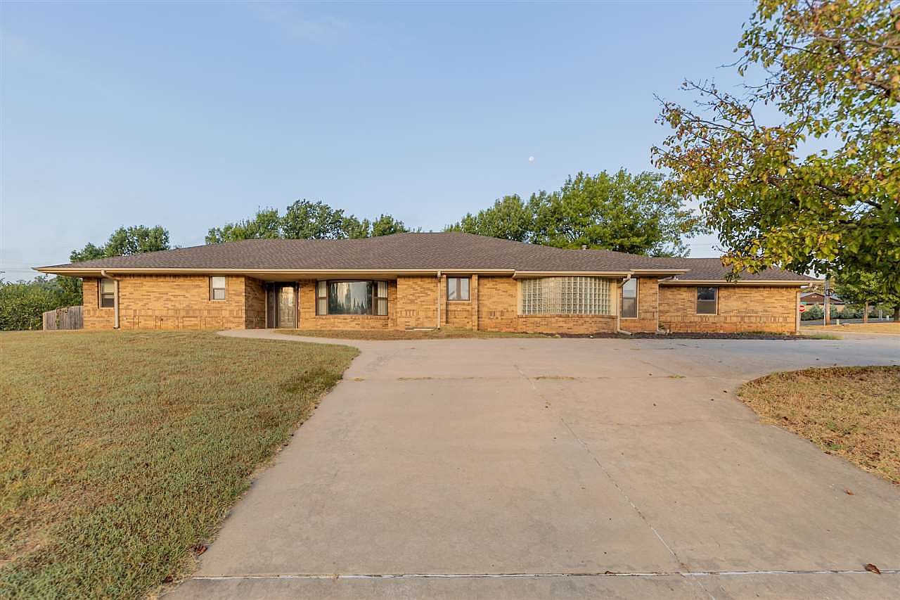 4725 W Country Club Dr