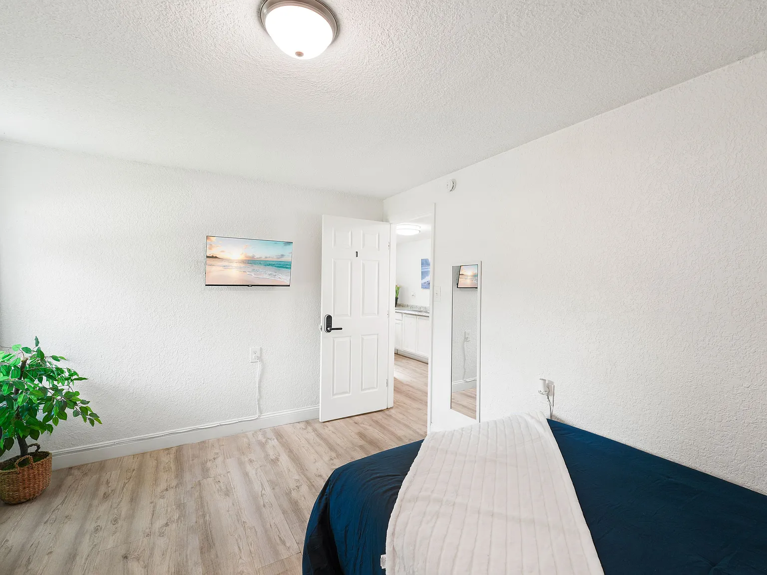 2 bed, $1,100 — Photo 4