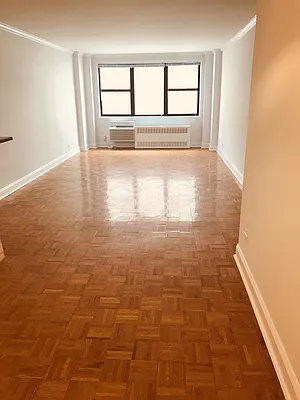 Rented by Metropolis Real Estate of Manhattan | media 7