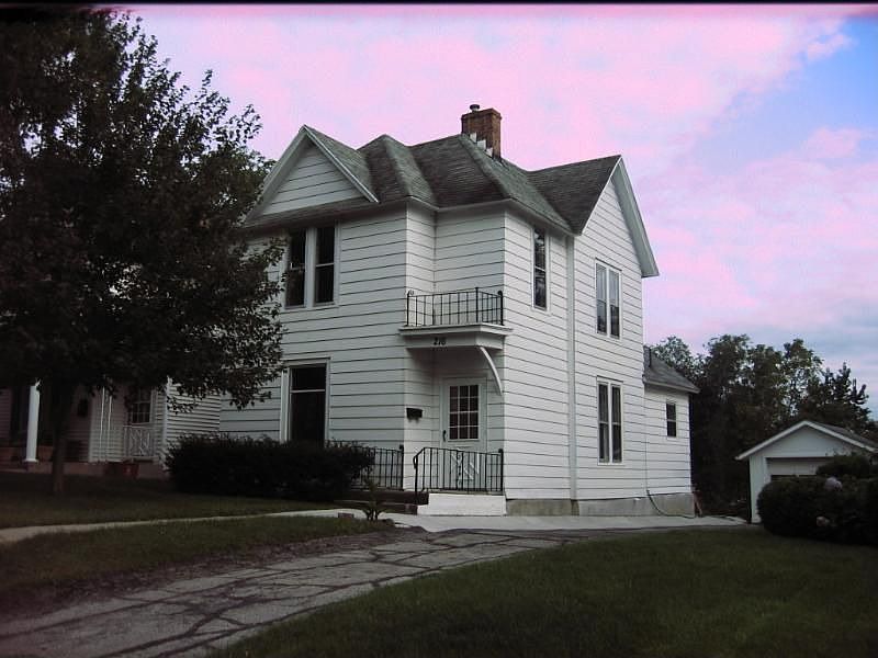 1st image of 216 W Woodland Ave