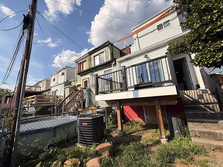 3760 Cresson St — Photo 10