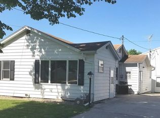 809 E 9th St S, Newton, IA 50208