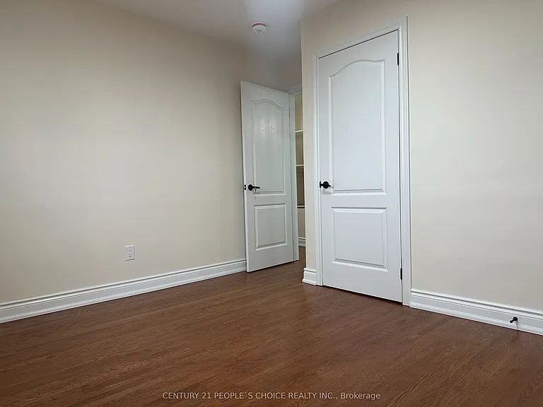 7490 Middleshire Dr — Photo 44