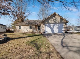 2104 NE Knollbrook St, Lees Summit, MO 64086