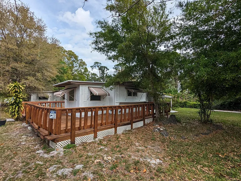 224 Pinehill Ln — Photo 2