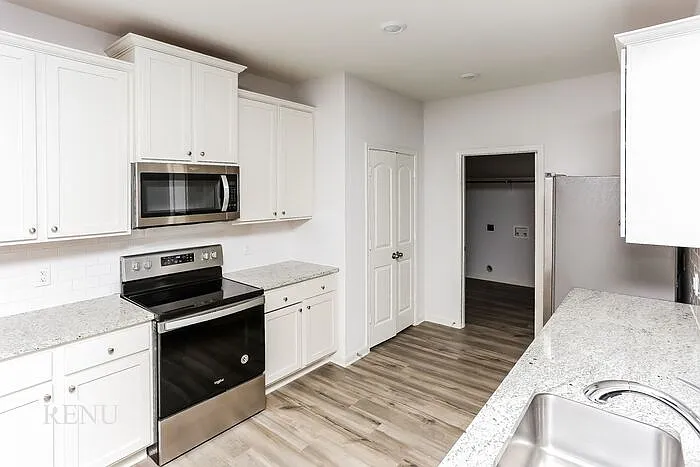 4 bed, 2.0 bath, 1967 sqft, $2,520 — Photo 4