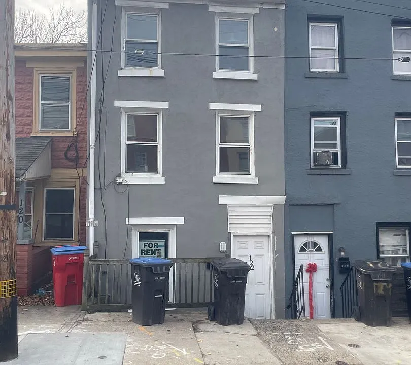 122 W Elm St