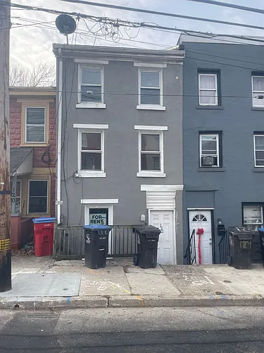 122 W Elm St Photo 1