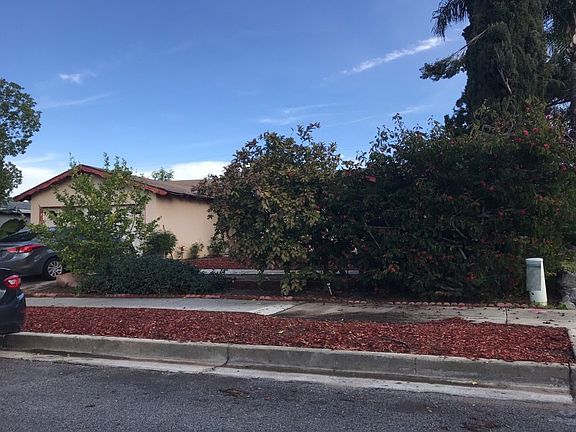2nd image of 1585 Lark Ln
