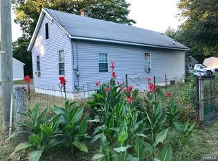 1 Cedar Ln, Paramus, NJ 07652