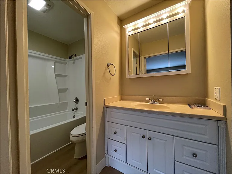 61 Streamwood #61 — Photo 10