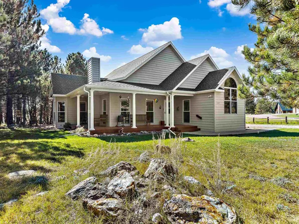 107 Hayloft Ct, Custer, SD 57730