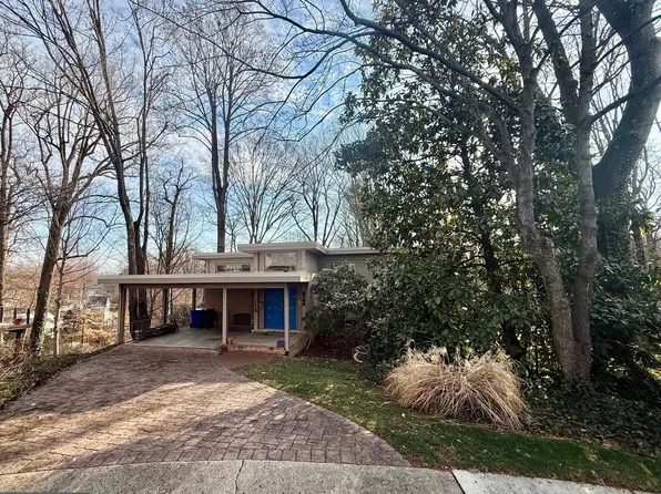 2705 N Upshur St, Arlington, VA 22207