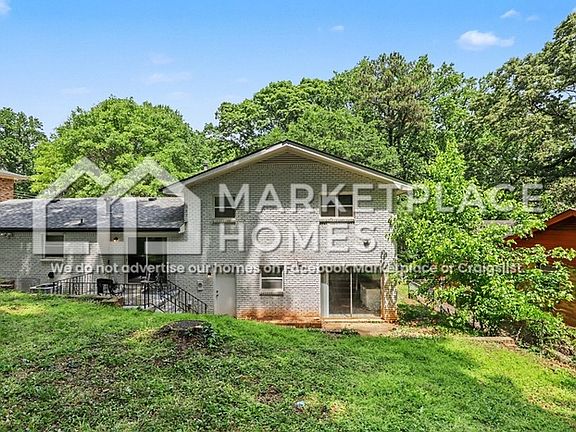 3rd image of 2470 Glenrock Dr #B
