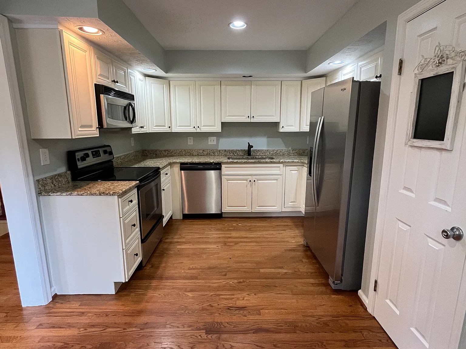 3 bed, 3.5 bath, 1452 sqft, $2,800 — Photo 2