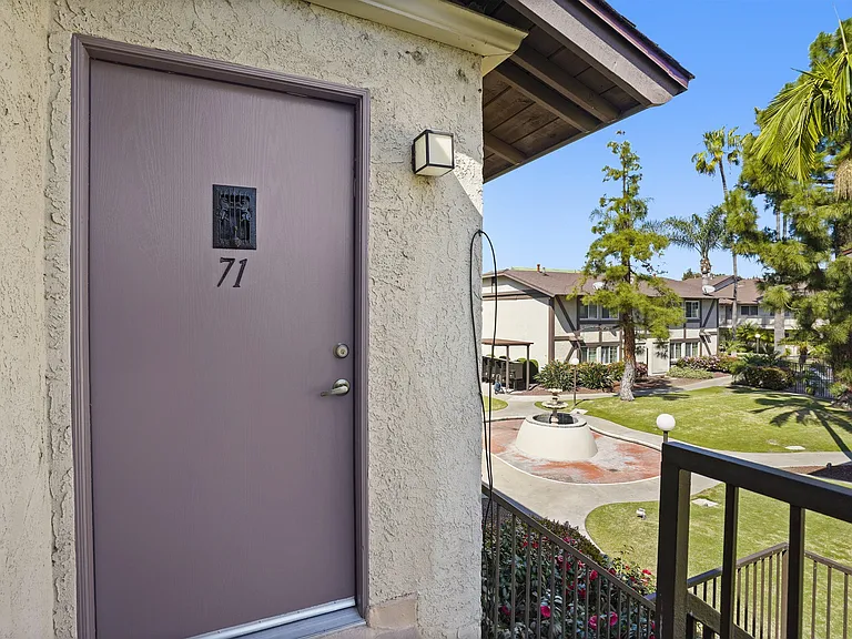 Stonehedge Apartments — Photo 40