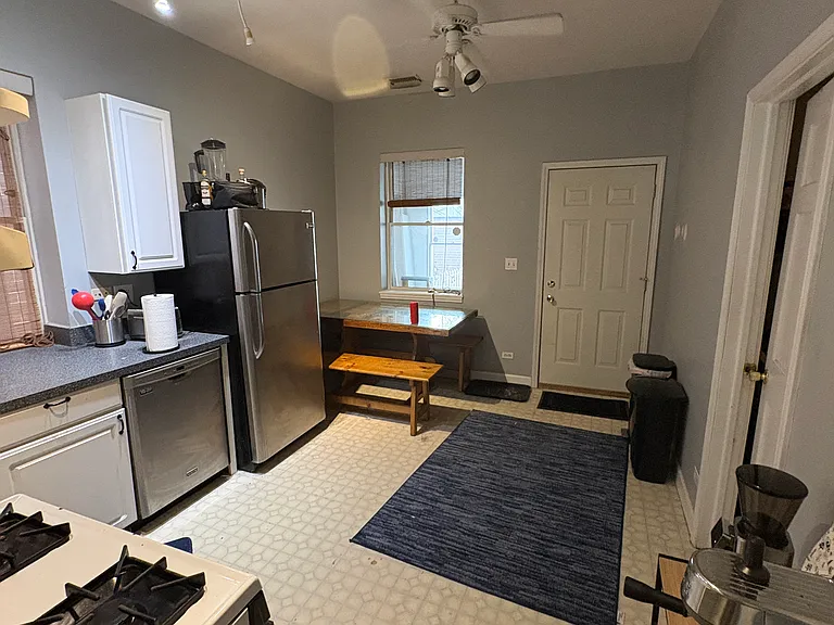 1651 W Irving Park Rd — Photo 5