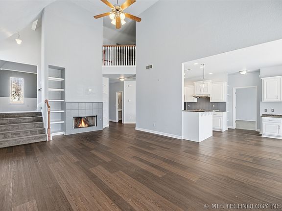 5th image of 3709 W Vicksburg St