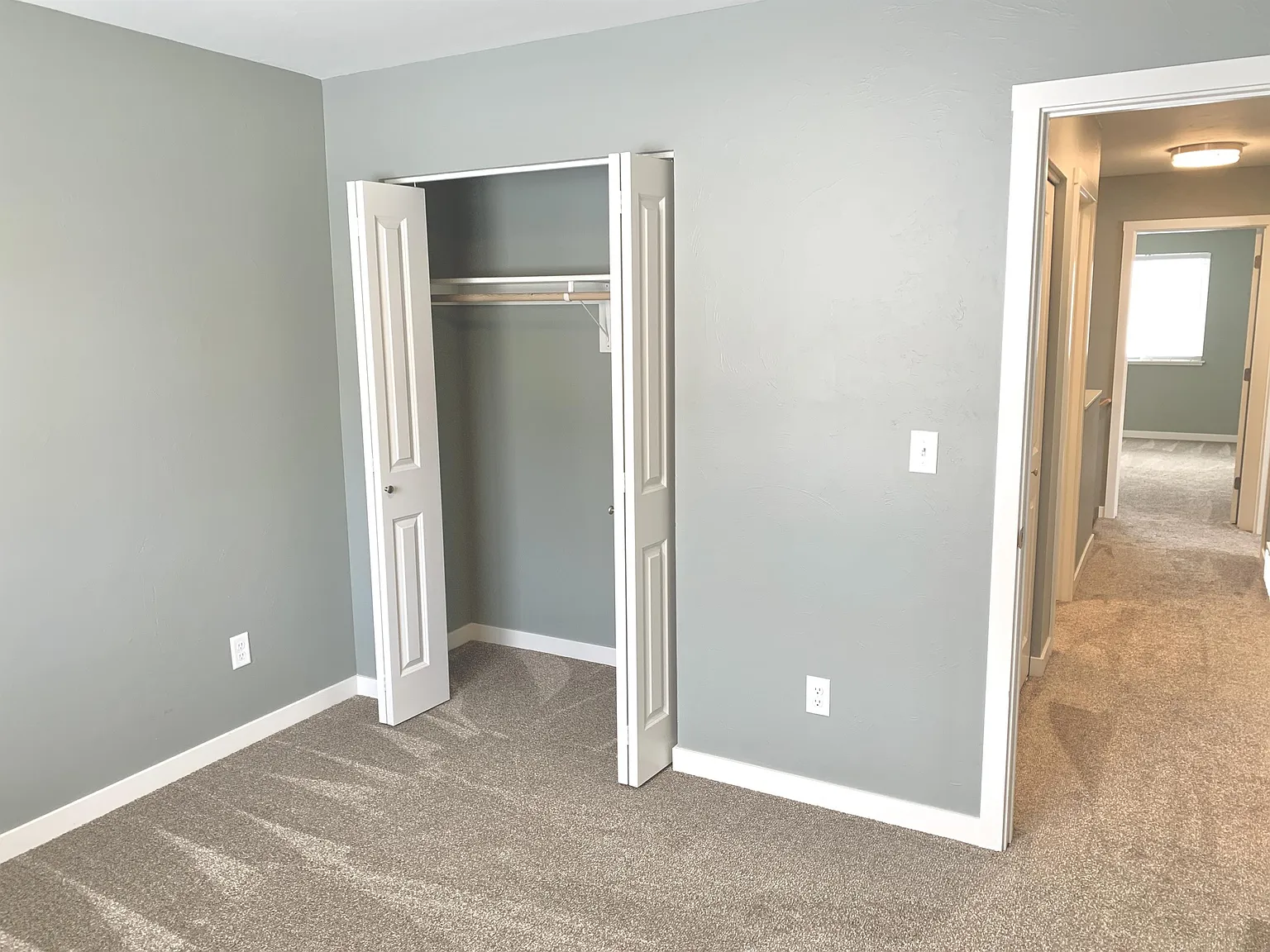 577 South Davis Street - 1 — Photo 3