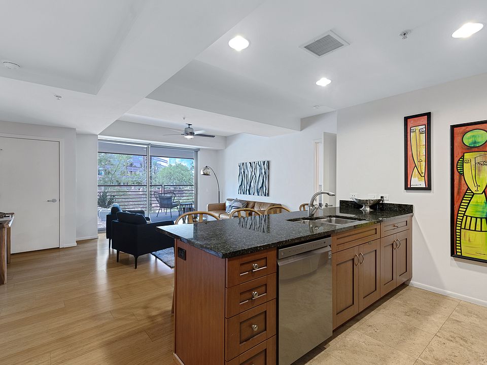Fantastic furnished, split bedroom condo in the heart of Scottsdale. Available for long or short term rental.