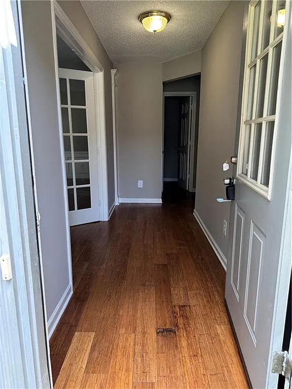 3 bed, 2.5 bath, 2128 sqft, $2,400 — Photo 2
