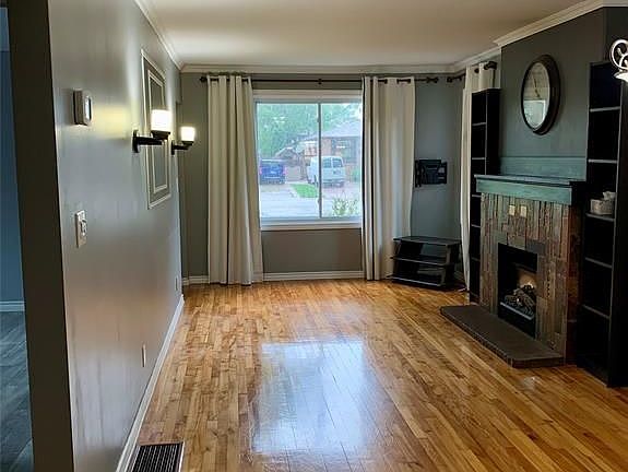 3rd image of 1034 Homedale Blvd