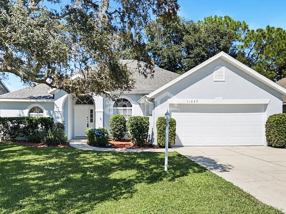 11225 Fountain Lake Blvd