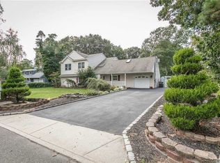 124 Morris Ave, Farmingville, NY 11738