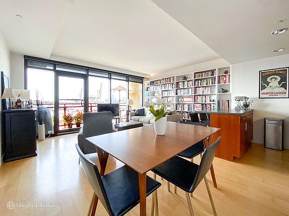 4th image of 20 Tiffany Pl APT 6N