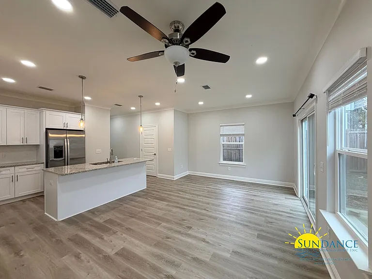 699 Woodlawn Ave NW — Photo 3
