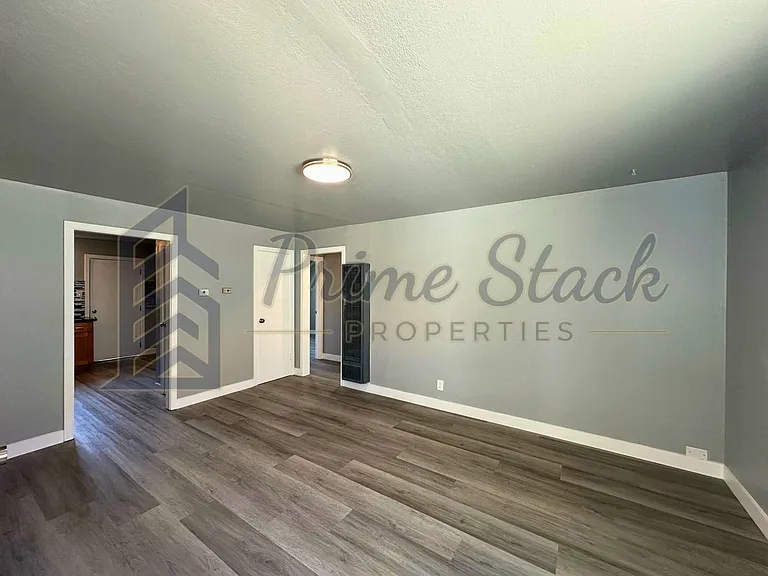 743 Miller St — Photo 3