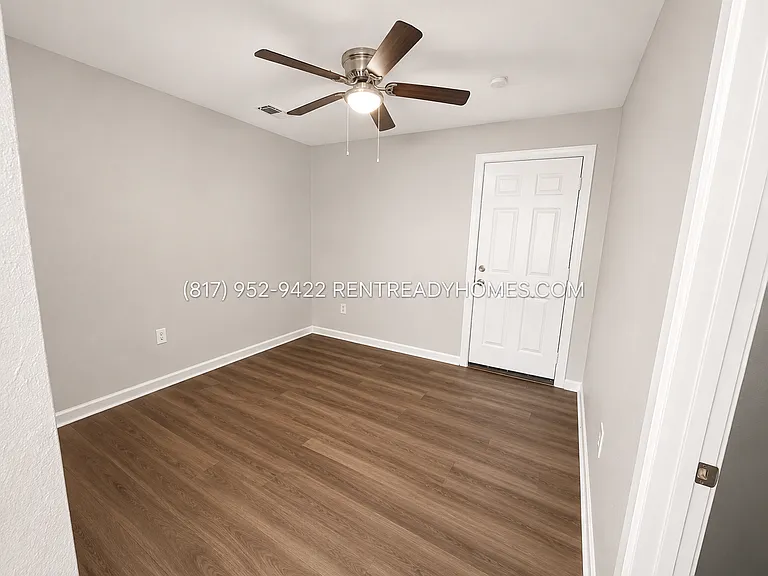 903 Progreso Dr — Photo 11